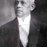 Iancu Flondor (1865-1924) român bucovinean, om politic, personalitate culturală și politică a Bucovinei, luptător pentru drepturile românilor în timpul stăpânirii austriece. A înființat în anul 1898 un partid național democrat, apoi a devenit președinte al Partidului Național Român din Bucovina, deputat în Dieta Bucovinei, președinte al Consiliului Național din Bucovina; a fost ales membru al Consiliului Național Român la Adunarea Națională din 27 octombrie 1918, în comitetul de 50 de membri, apoi a fost delegat al Consiliului Național Român să participe la ședința din 28 noiembrie 1918 a Congresului General al Bucovinei care a votat Unirea Bucovinei cu România. Iancu Flondor a condus delegația care a înmânat regelui Ferdinand I actul Unirii Bucovinei cu România. Și-a continuat activitatea în România Mare, fiind ministru al Bucovinei ăn guvernul Ion I.C. Brătianu (dec. 1918 – aprilie 1919).